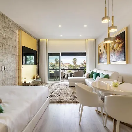Ocean View Luxury & Terrace Estoril, Cascias *